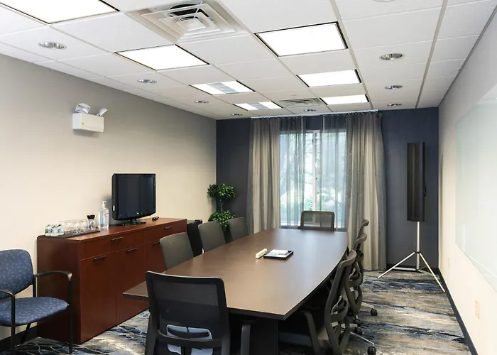 Fairfield Inn & Suites By Marriott Milwaukee Airport